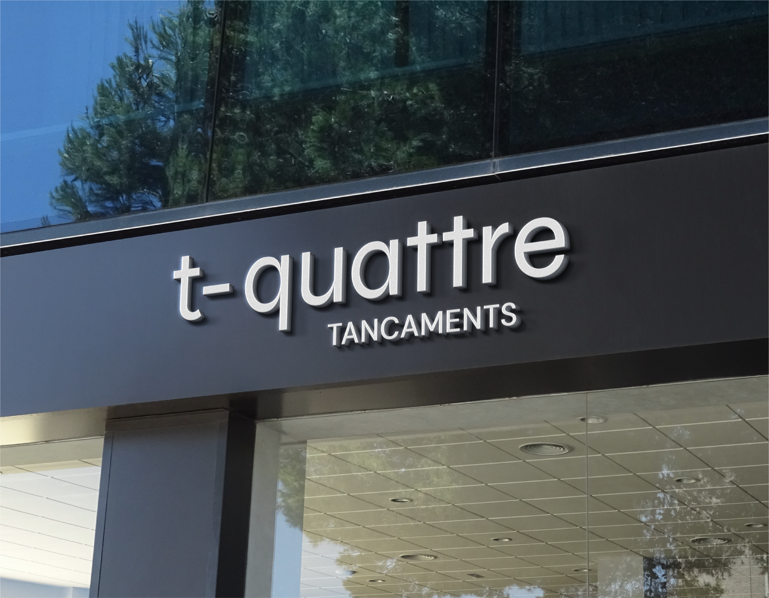 Rebrànding, papereria corporativa, disseny web i vinilació per a T-Quattre — projecte de KARAi!